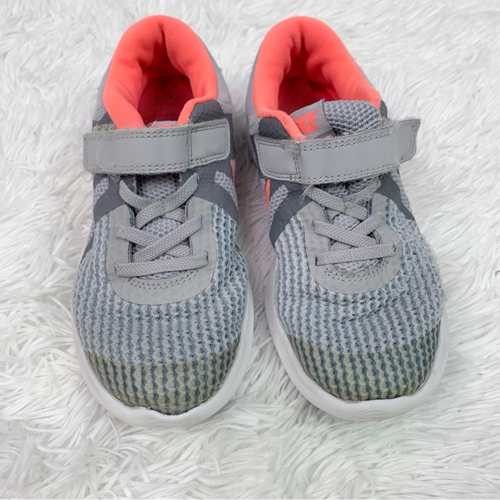 Nike Revolution 4 (PSV) sneakers little girl in the Wolf Grey/Racer Pink